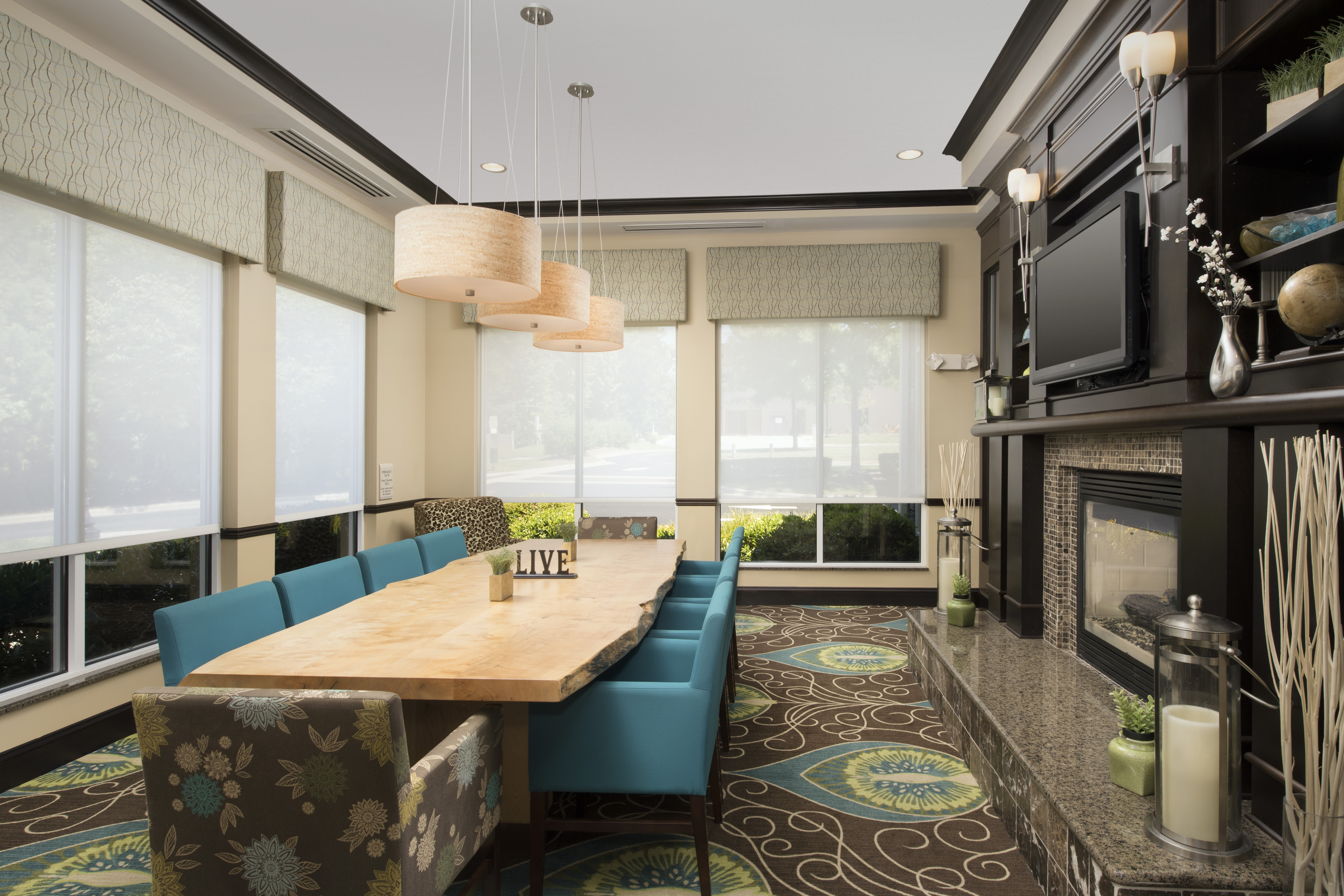  Seating for 10 at Community Table, Fireplace, TV, and Large Windows in Lobby