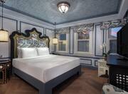 King Superior Guestroom with Bed and Room Technology