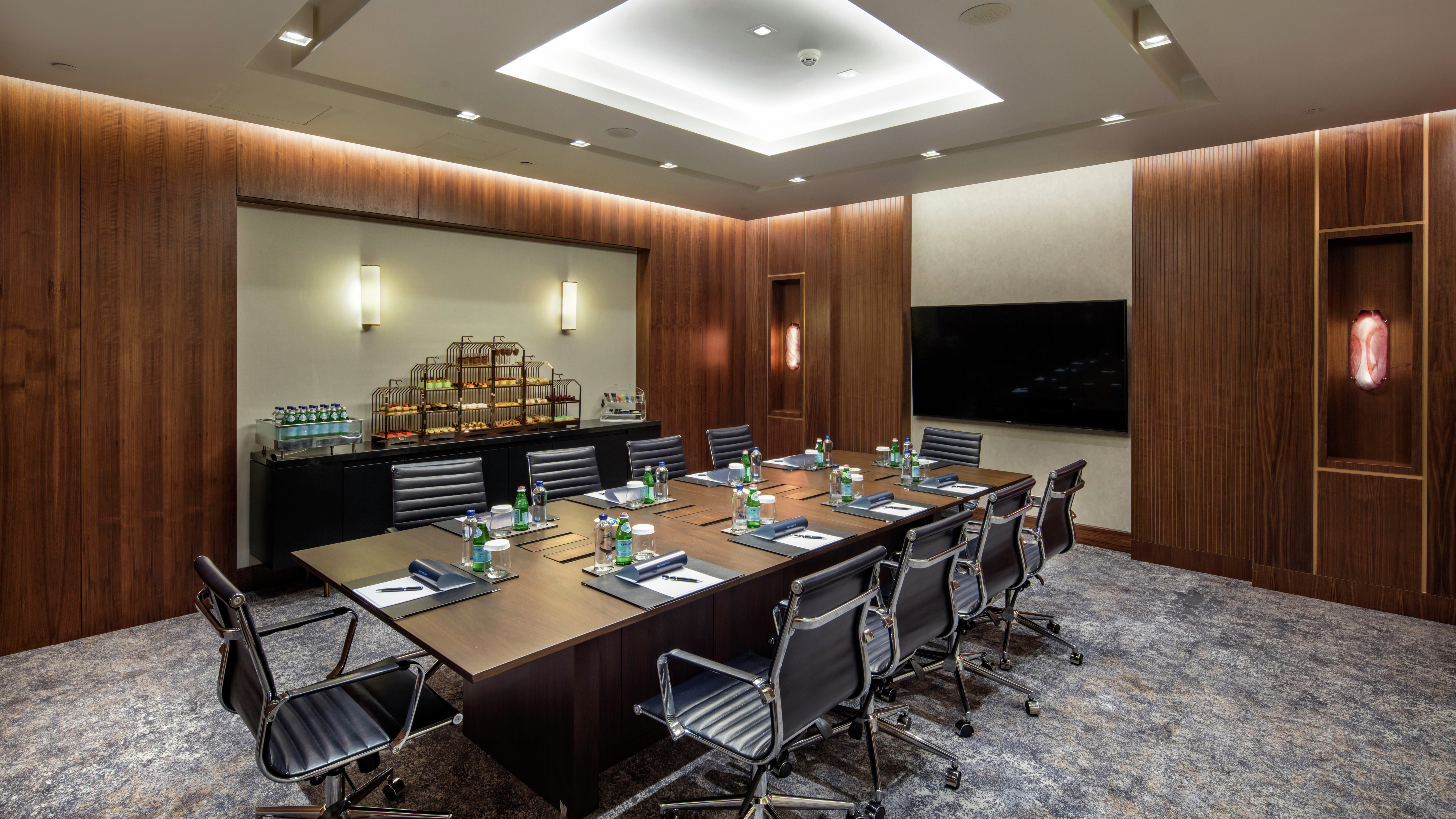 Meeting Room with Seating for 10 Guests