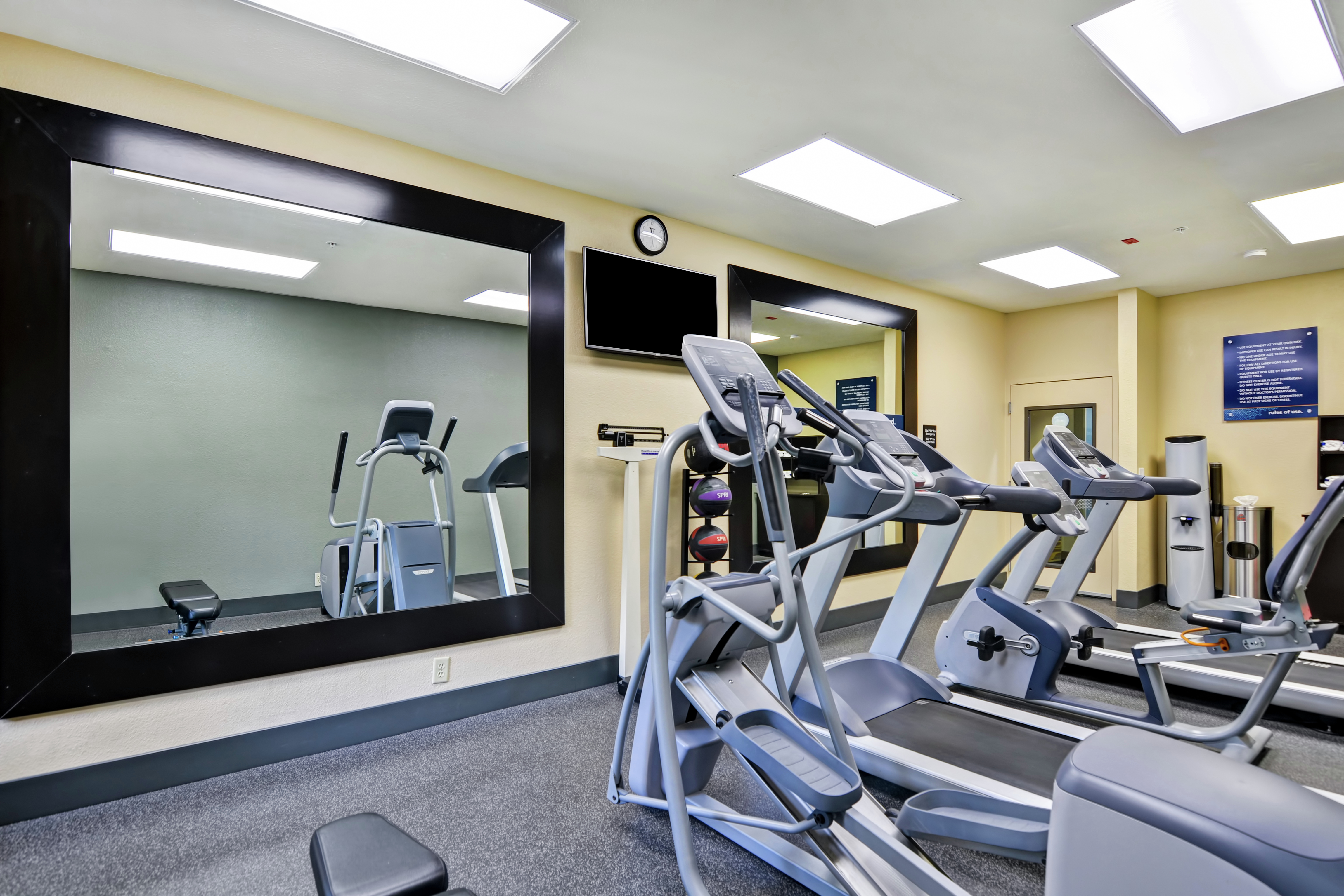 Fitness center with Treadmills and Exercise Bikes