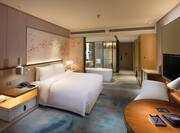 King-Sized Bed, Desk and Tub in Suite Room