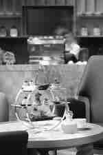 Koffee 供應多款小食、甜品及特色飲品。