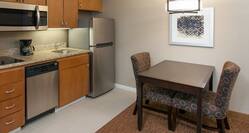 Suite Full Kitchen and Dining Table for Two
