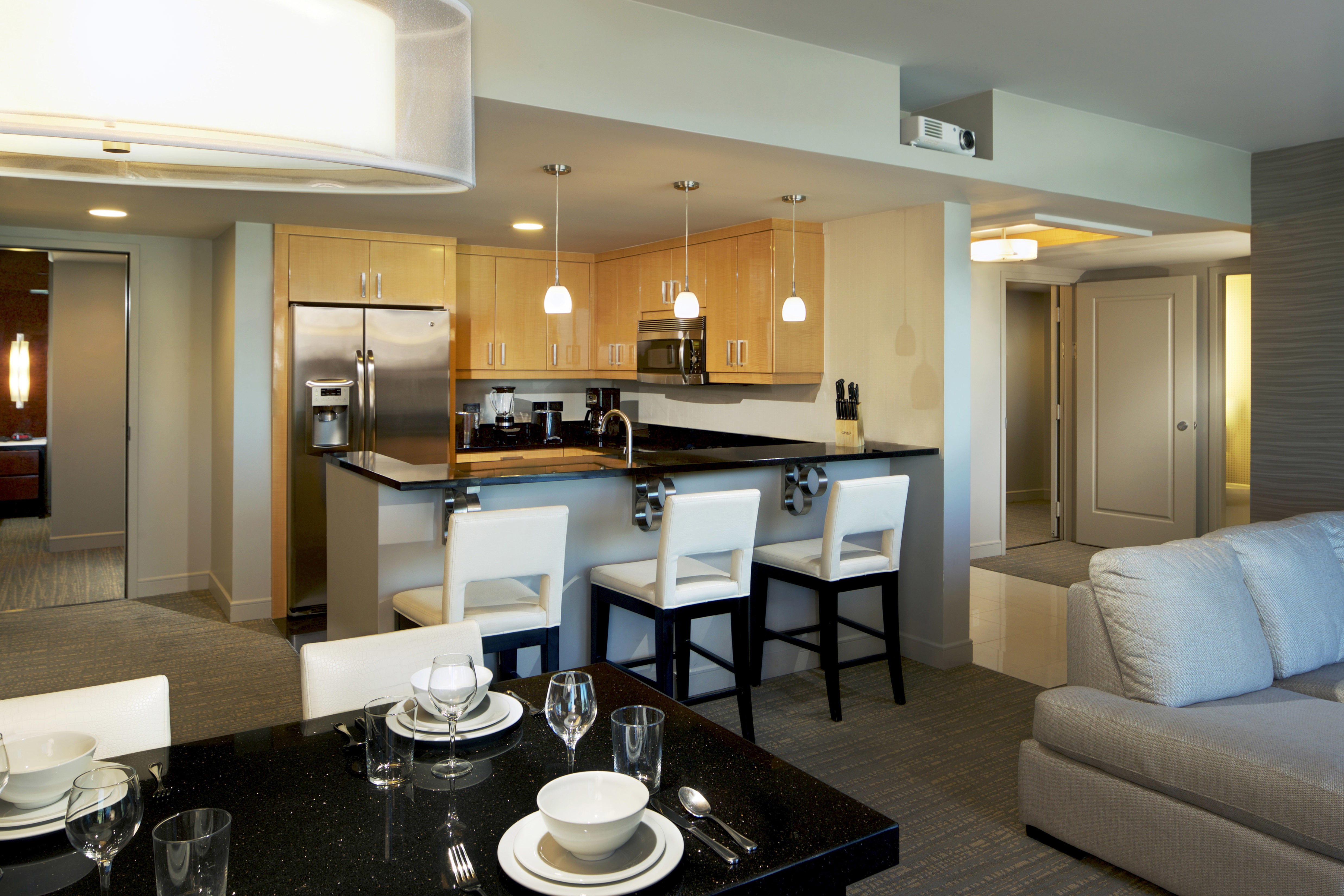 Corner Suite Dining Area and Kitchen