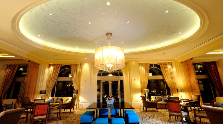 Hotel Lobby-Lounge