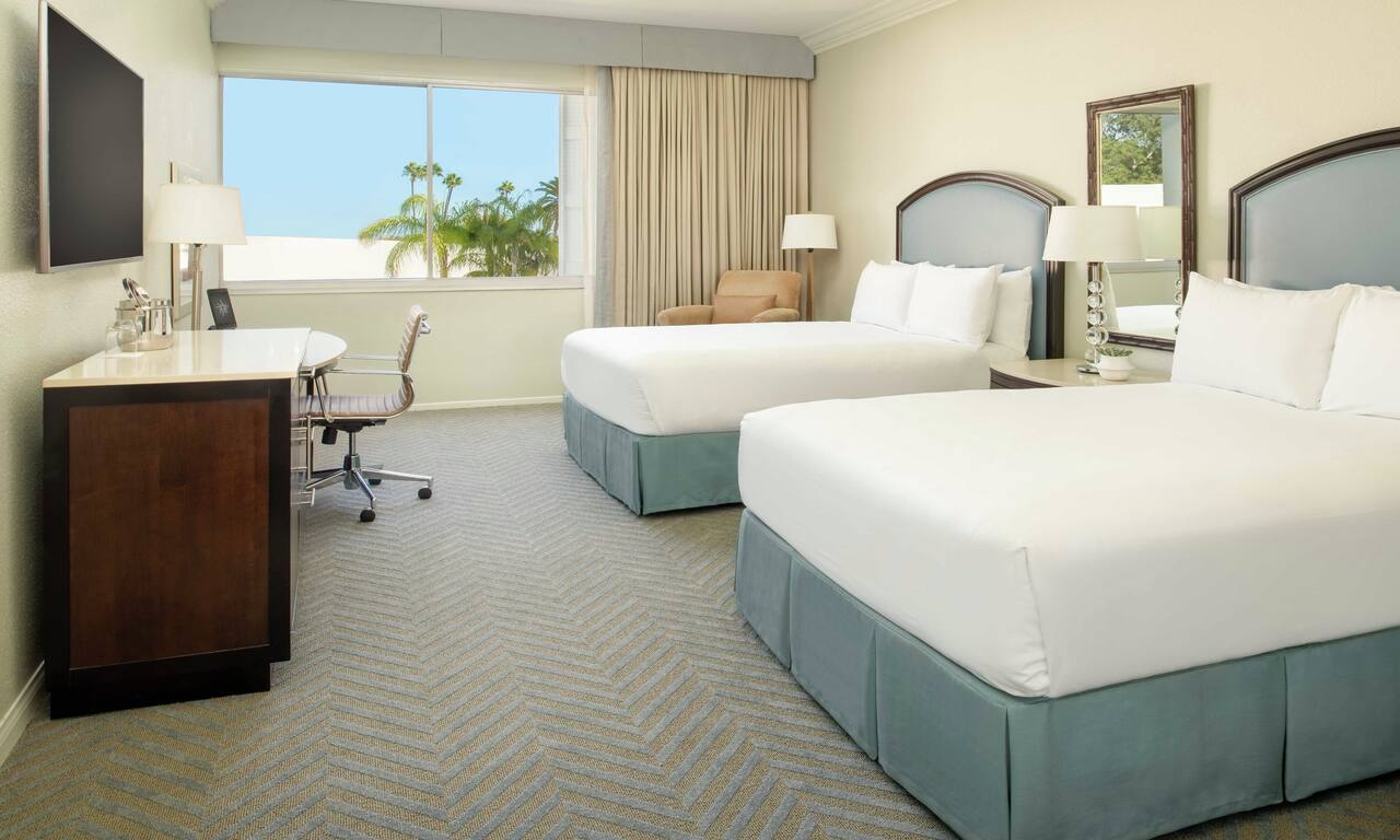 Beverly Hilton Rooms & Suites