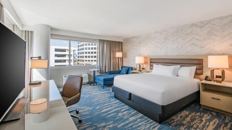 Chambre avec très grand lit