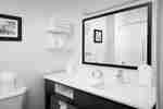 Vanity phòng tắm của khách