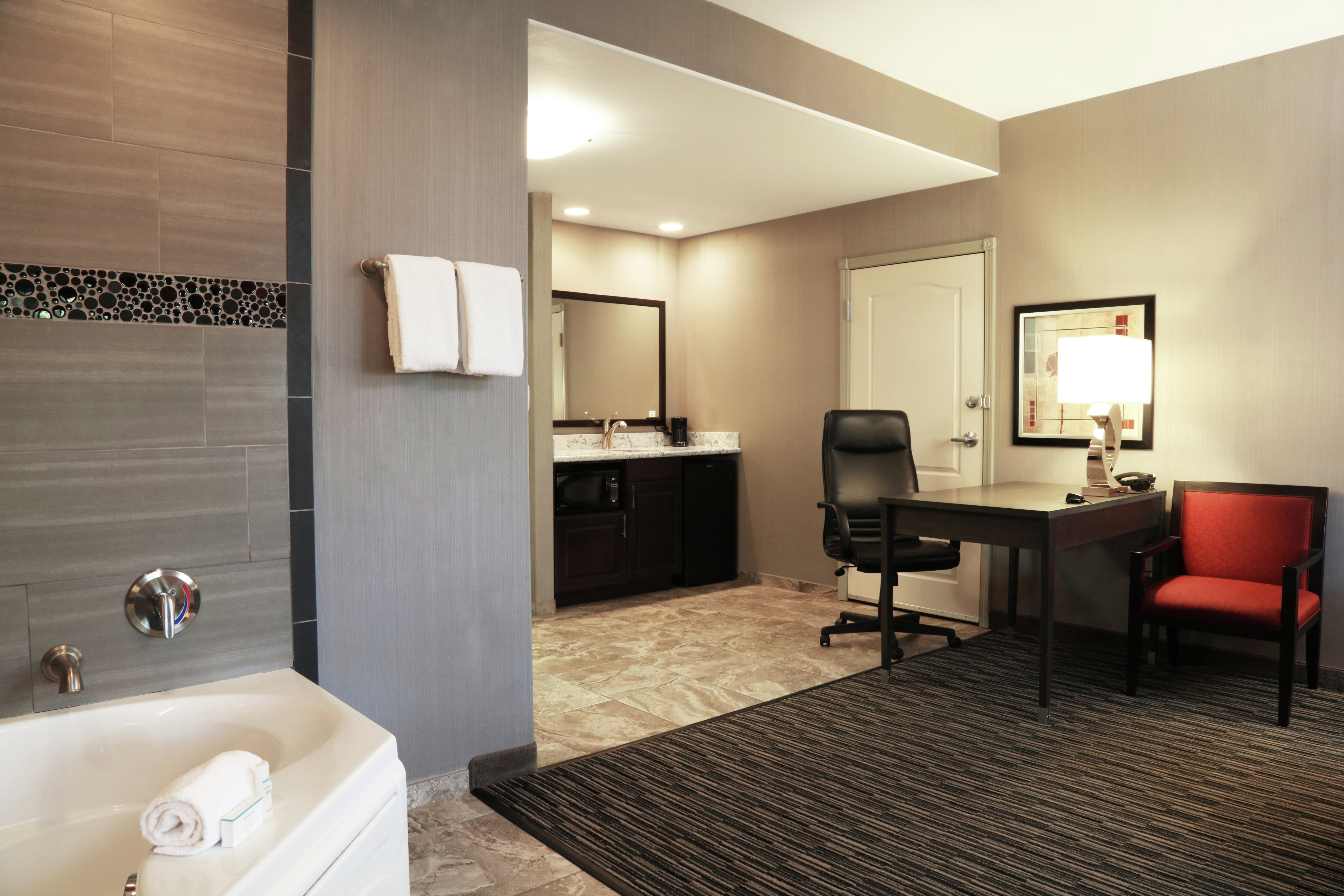 Whirlpool Suite with Work Desk, Kitchenette, and Hot Tub