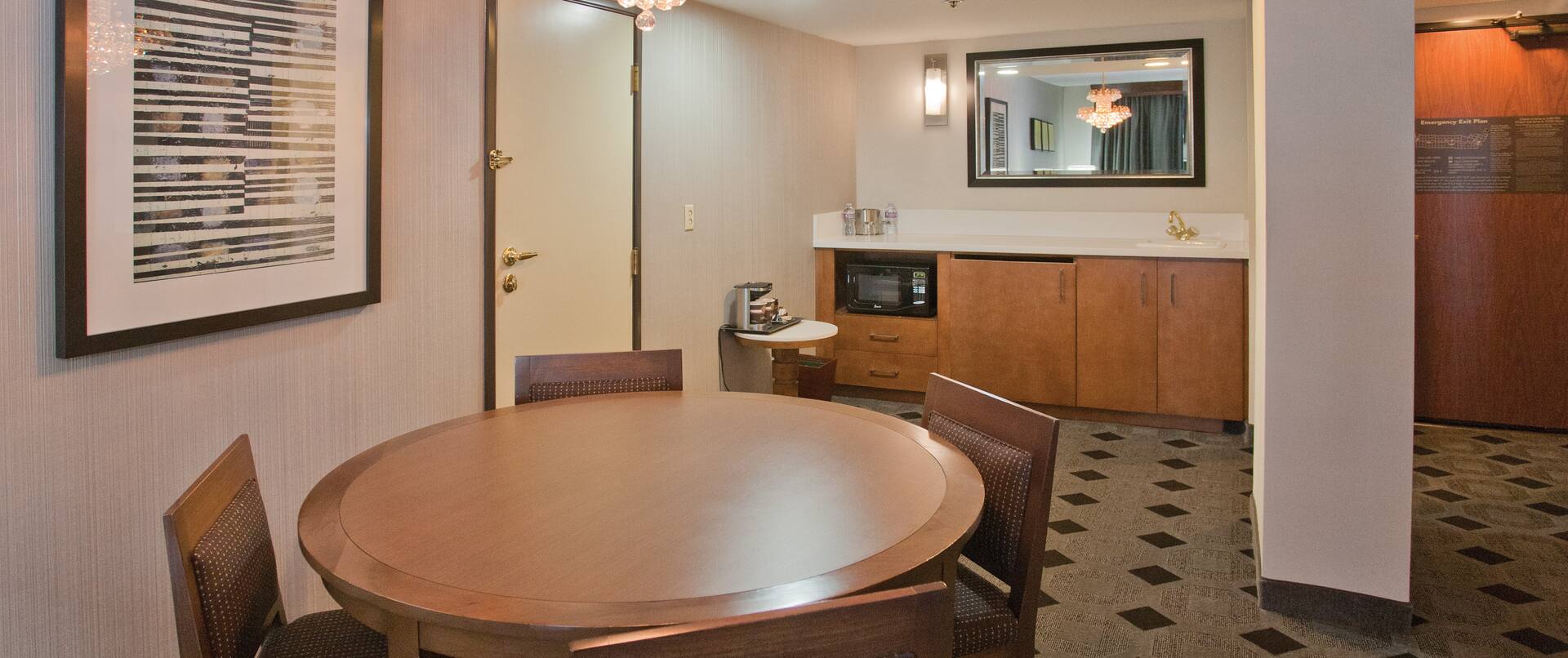 King Whirlpool Suite Dining Area