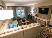 guest suite lounge area, tv