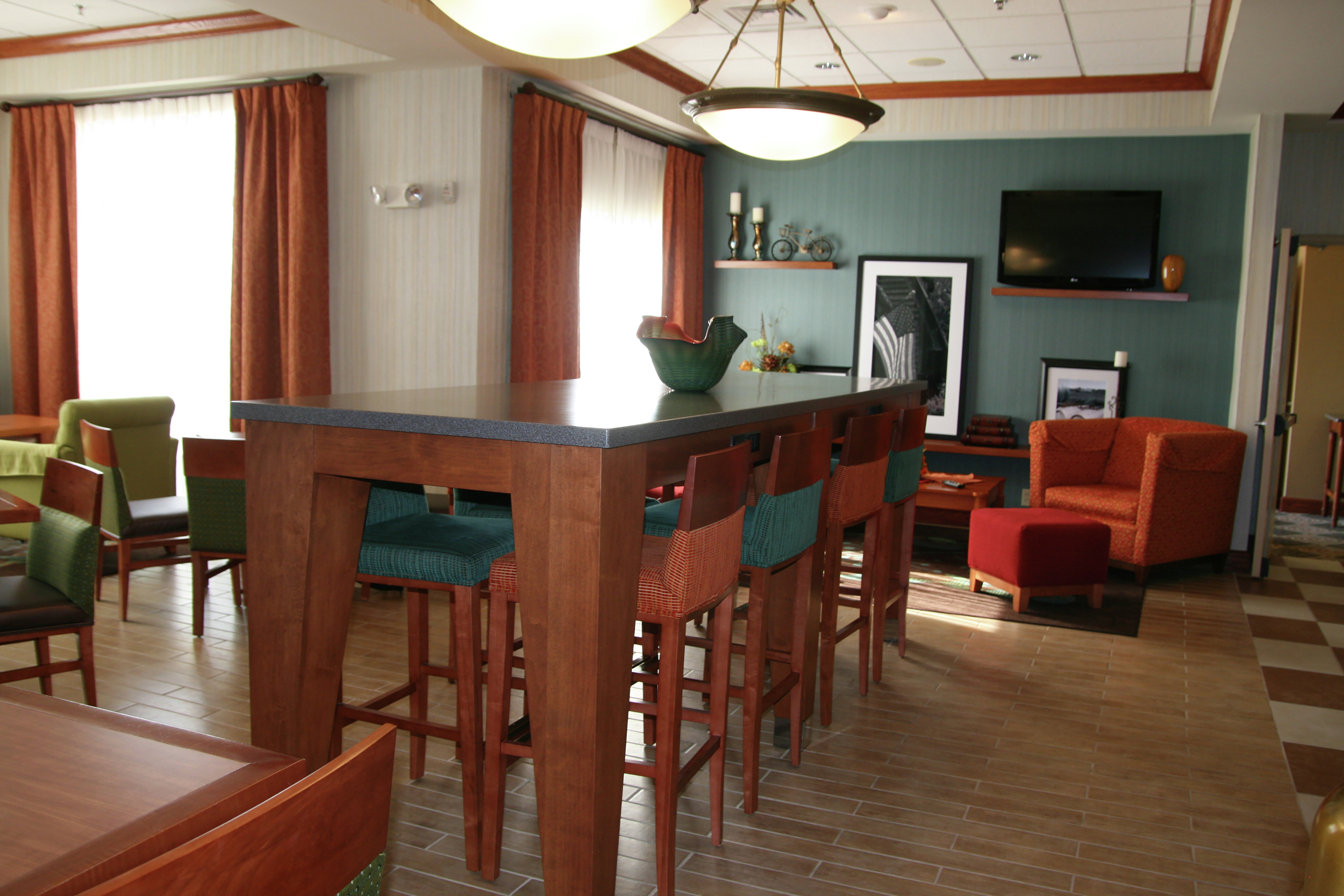 Lobby Lounge and Breakfast Seating Area