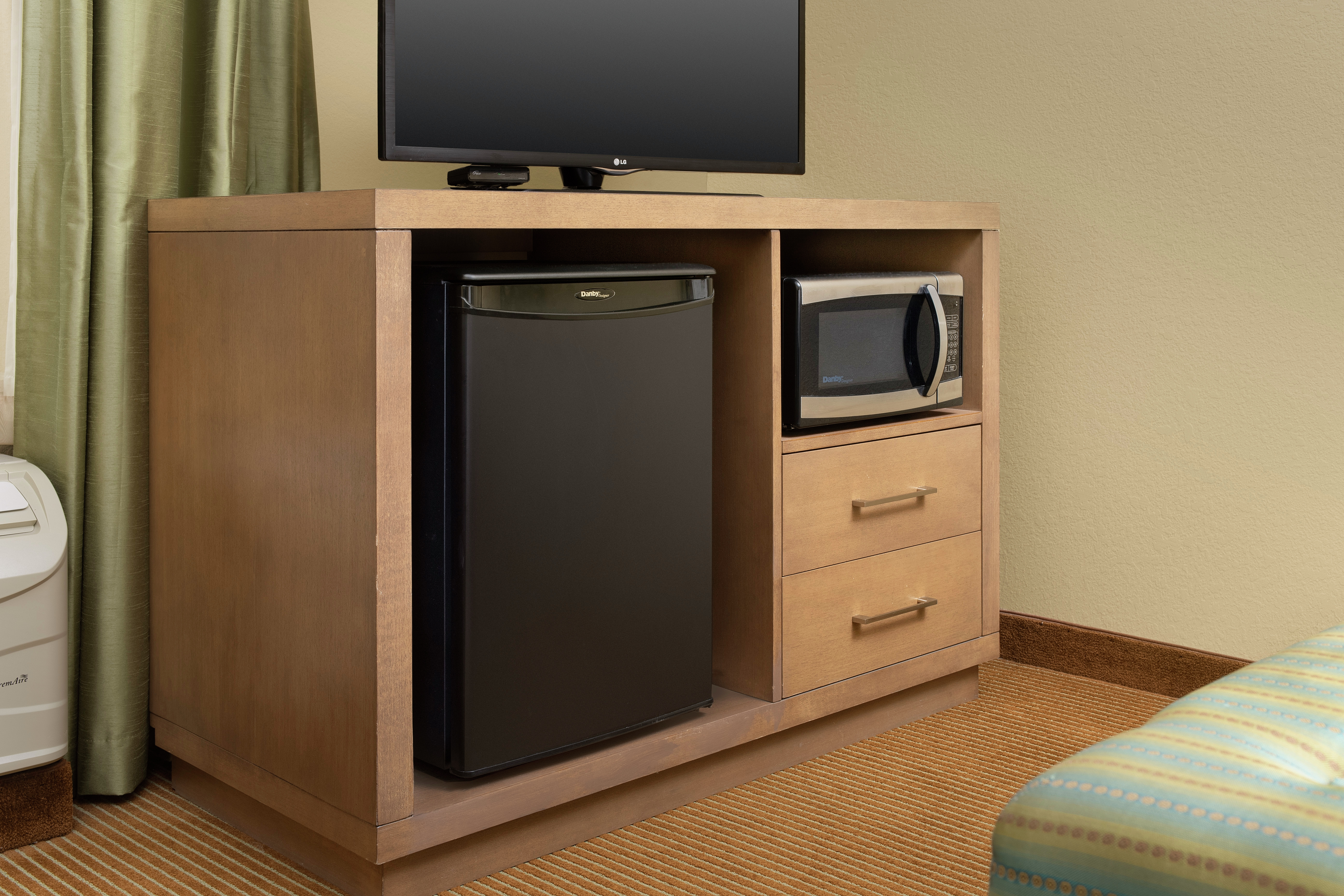 Guest Room Amenities with Mini-fridge and Microwave 