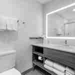 客房浴室梳妆台区