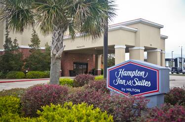 Hampton Inn and Suites hotel Exterior Entrance