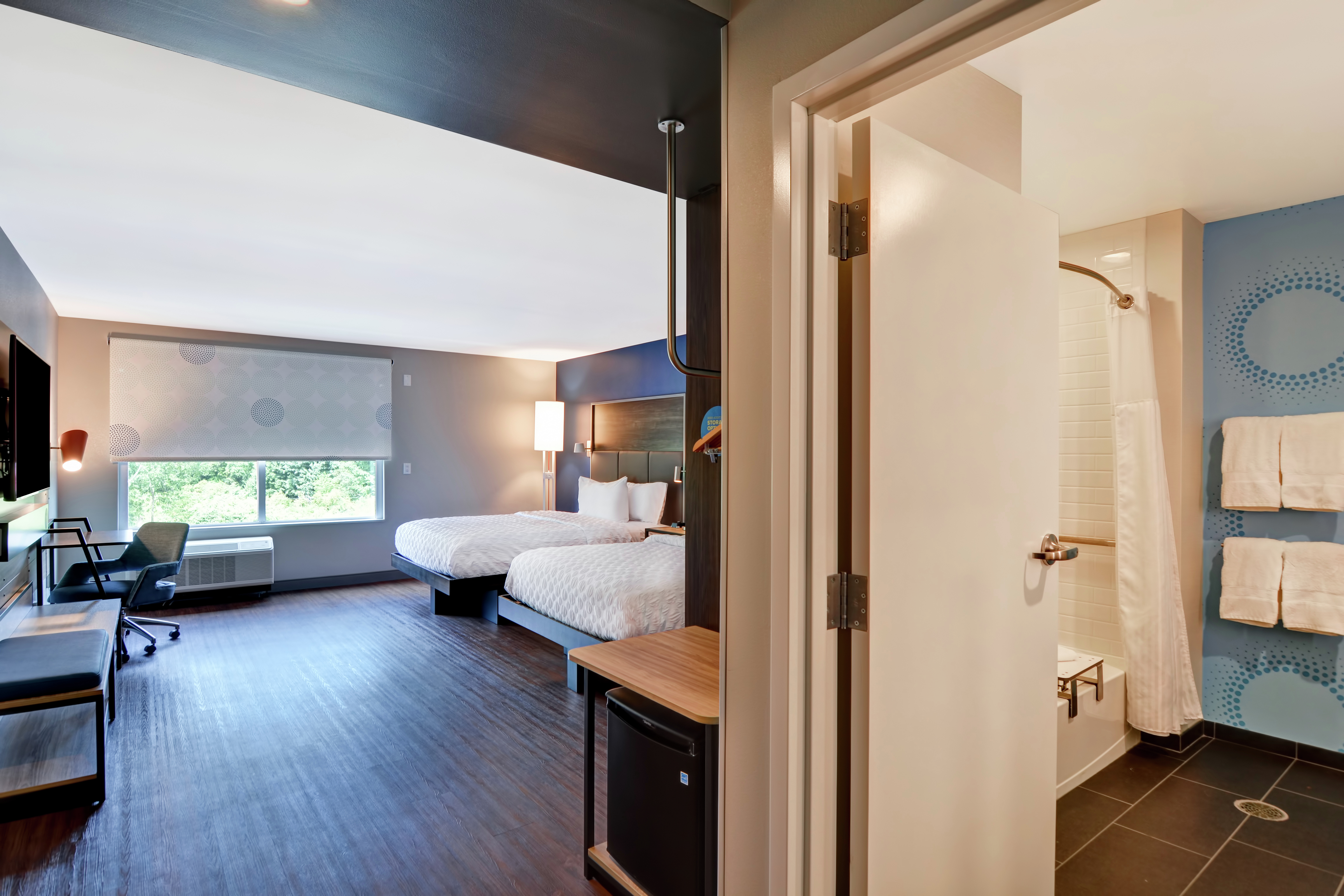 Accessible Guest Room with Double Queen Beds and Tub