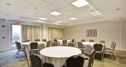 Hudson Room with Round Table Seating