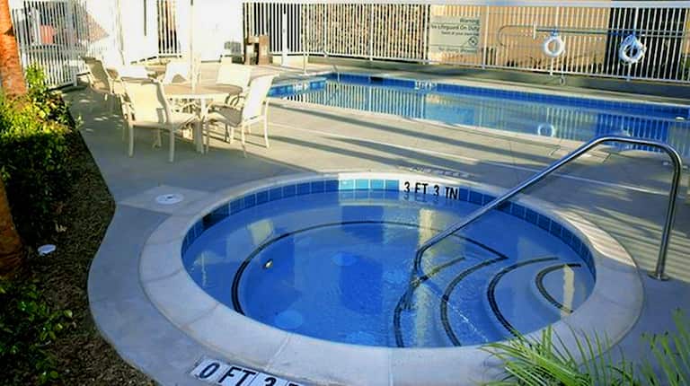 Outdoor Pool & Spa