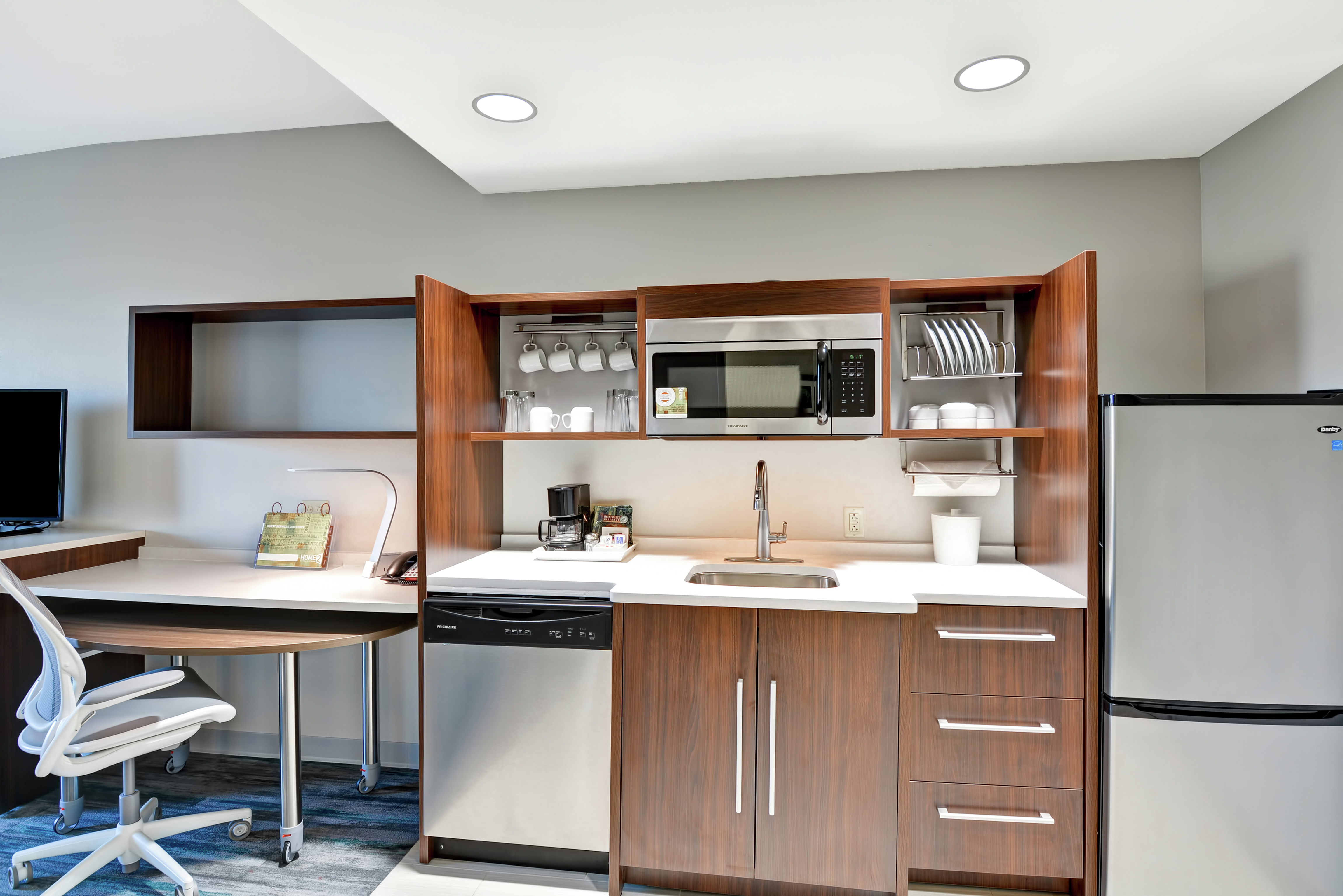 Suite Kitchen and Desk Space