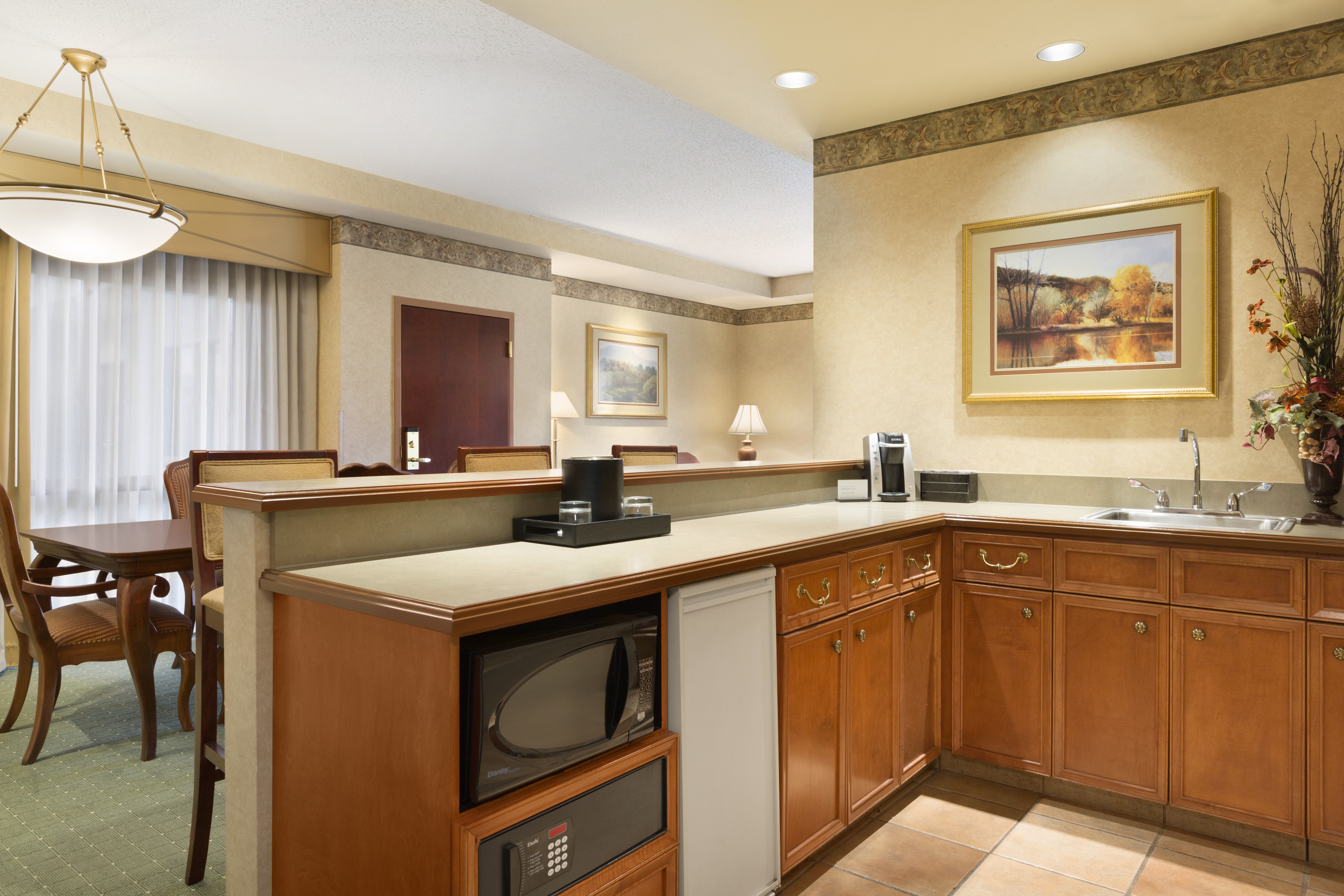 Suite Kitchen and Dining Area