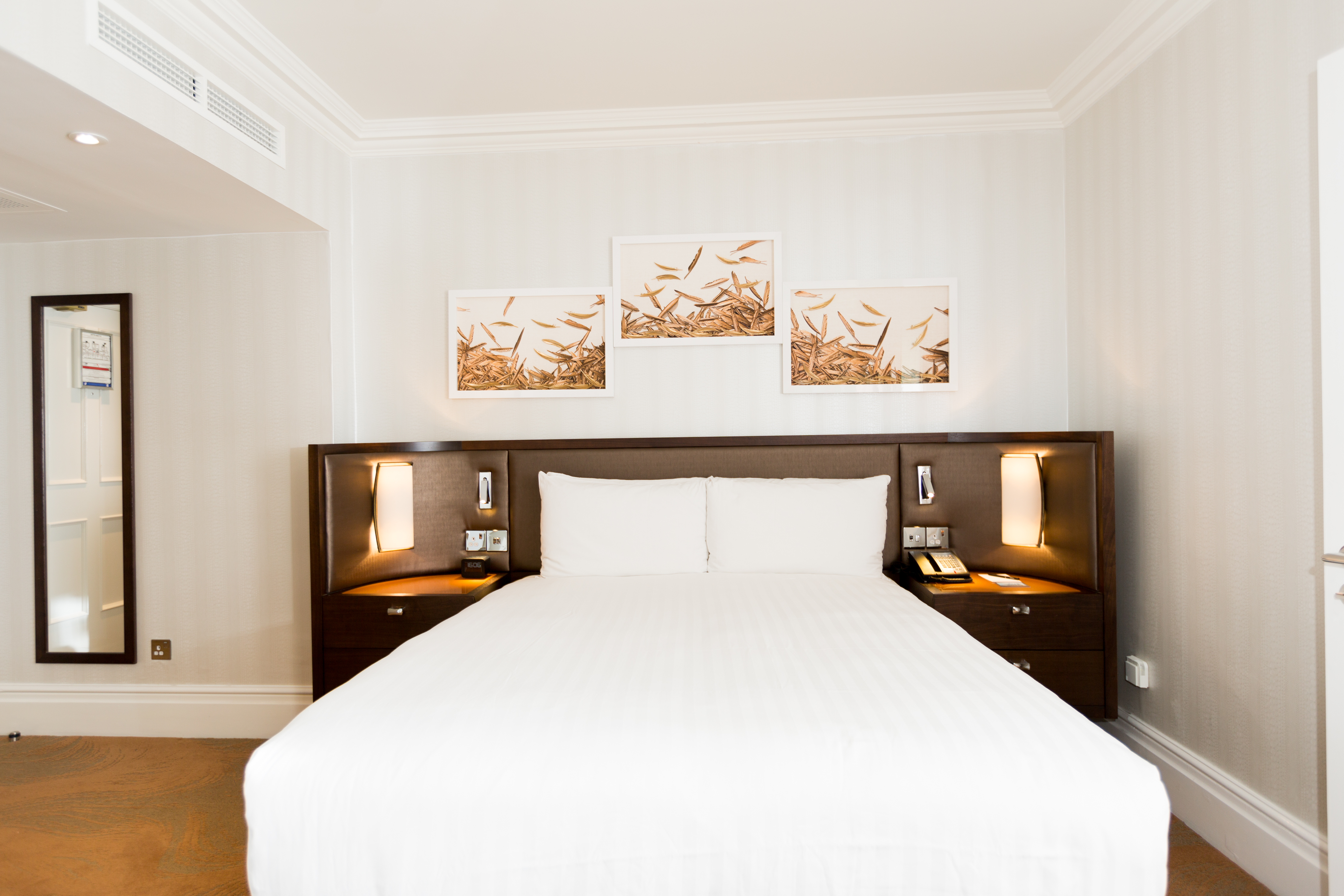 Zimmer mit Queensize-Bett – Blick auf das Bett
