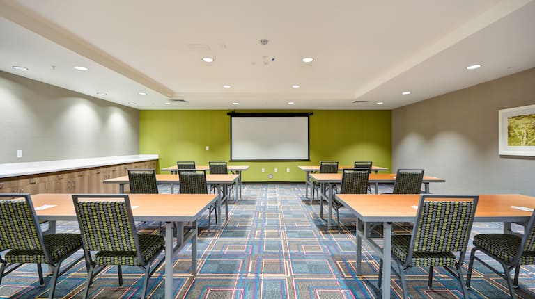 Classroom Style Meeting Room with Projector Screen