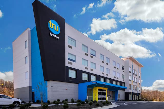 Tru by Hilton Lynchburg Hotel Exterior
