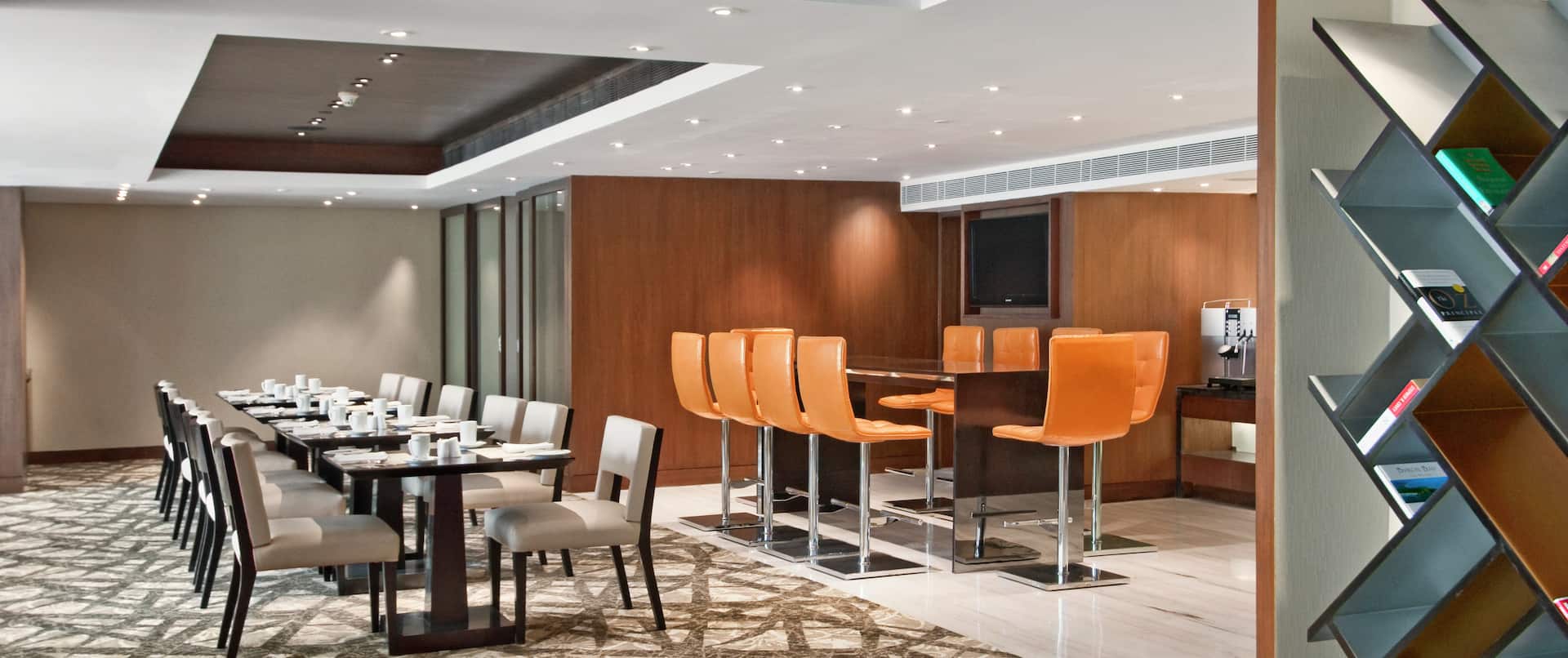 Executive Lounge 