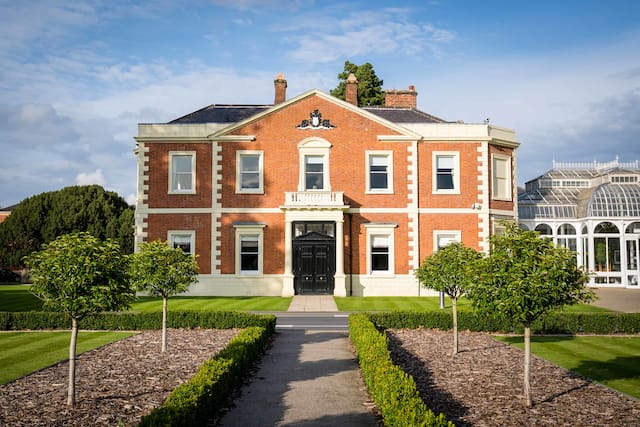 Hotel Front Exterior Daytime
