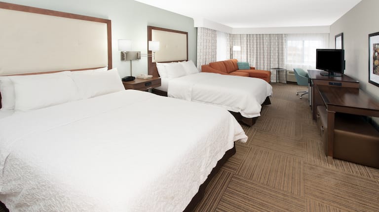 Two Queen Beds and Sofabed