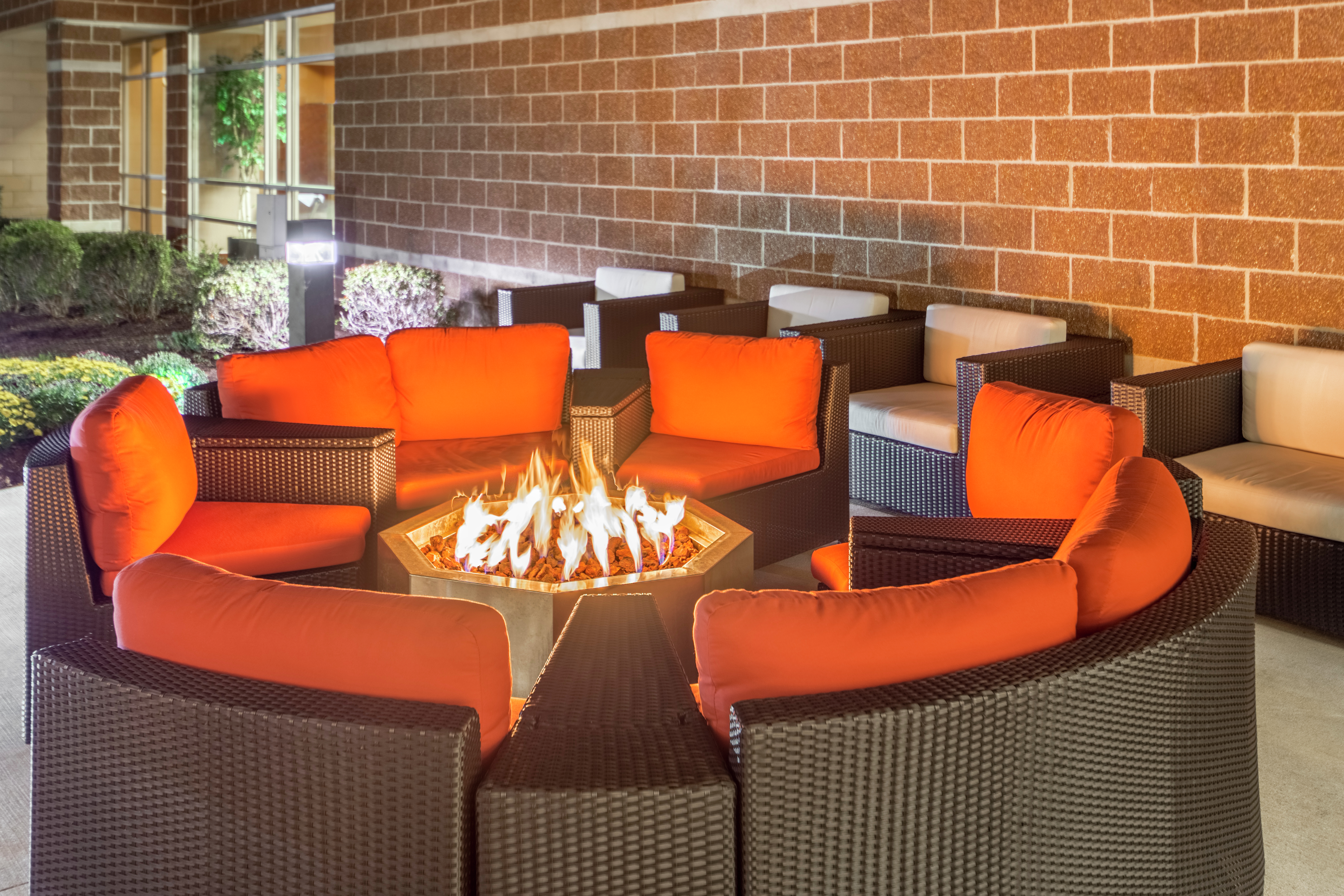 Outdoor Patio Firepit and Seating