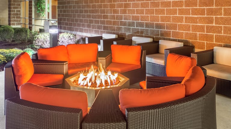 Outdoor Patio Firepit and Seating