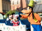 Disney Resort Shot - Goofy Mascot