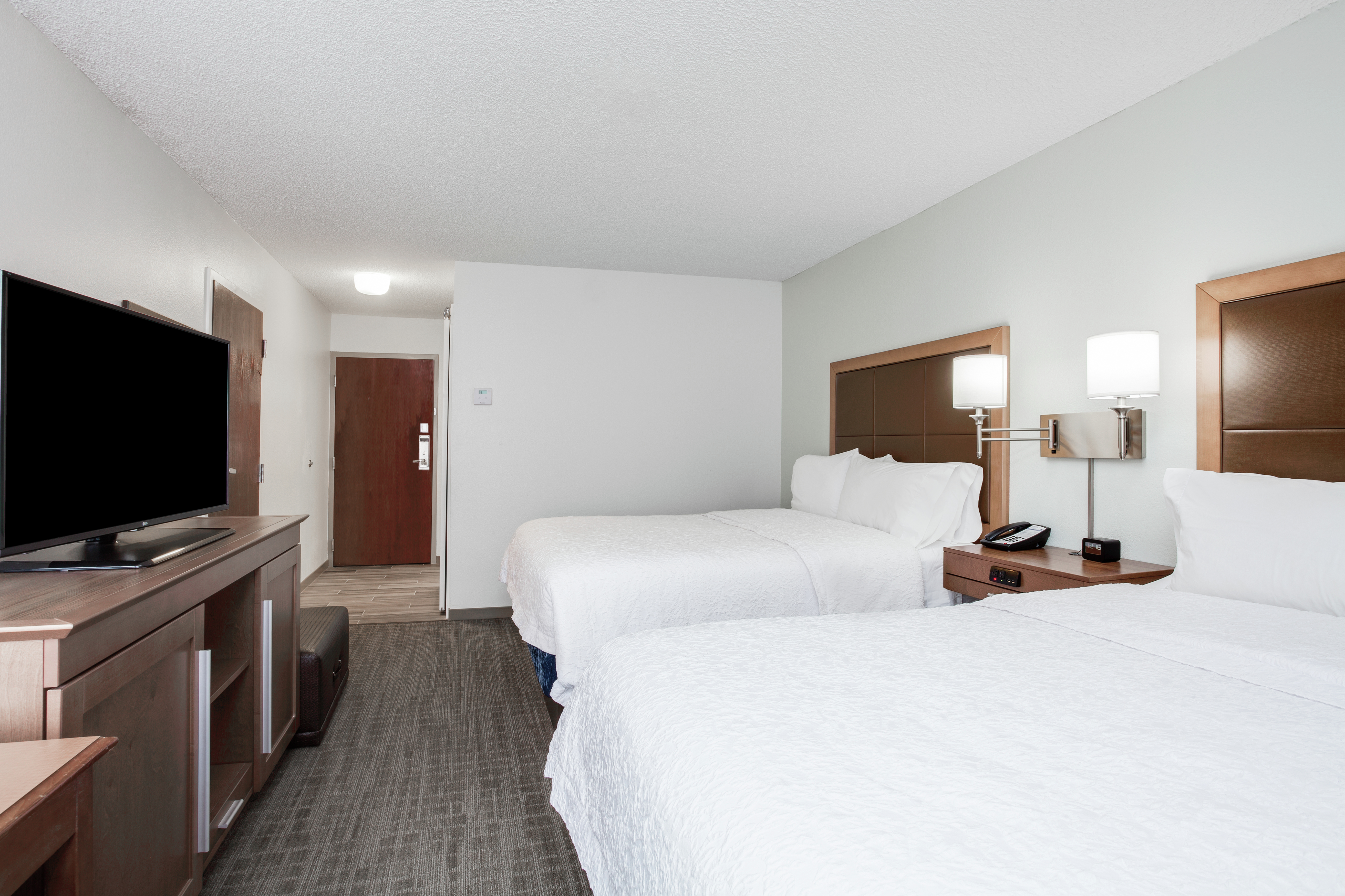 Guestroom with Bed and Room Technology near Orlando Convention Center