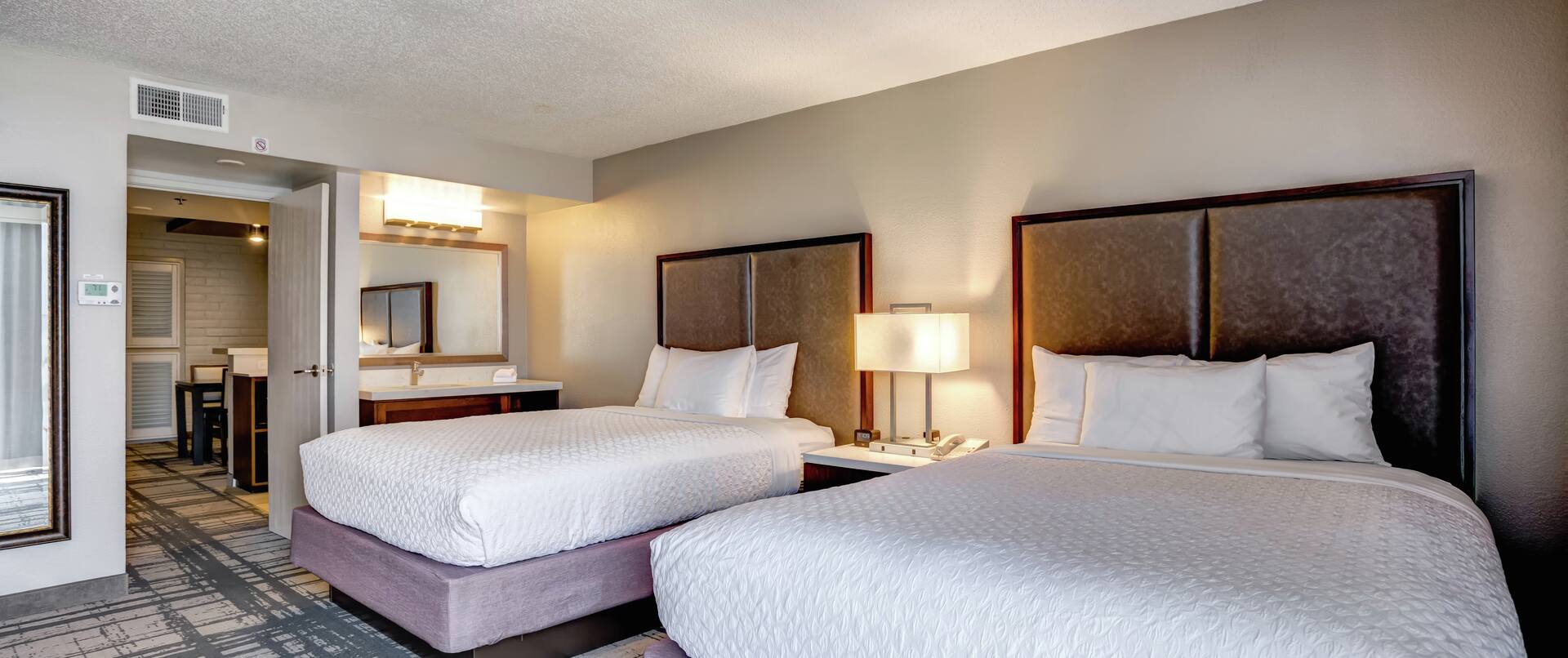 Double Bed Hotel Guestroom Suite