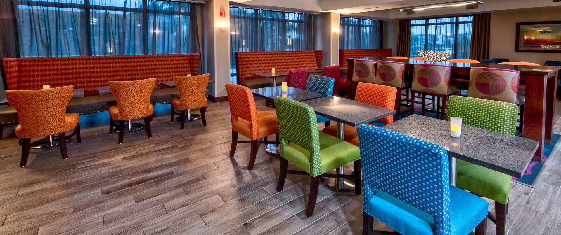 Lobby and Breakfast Seating