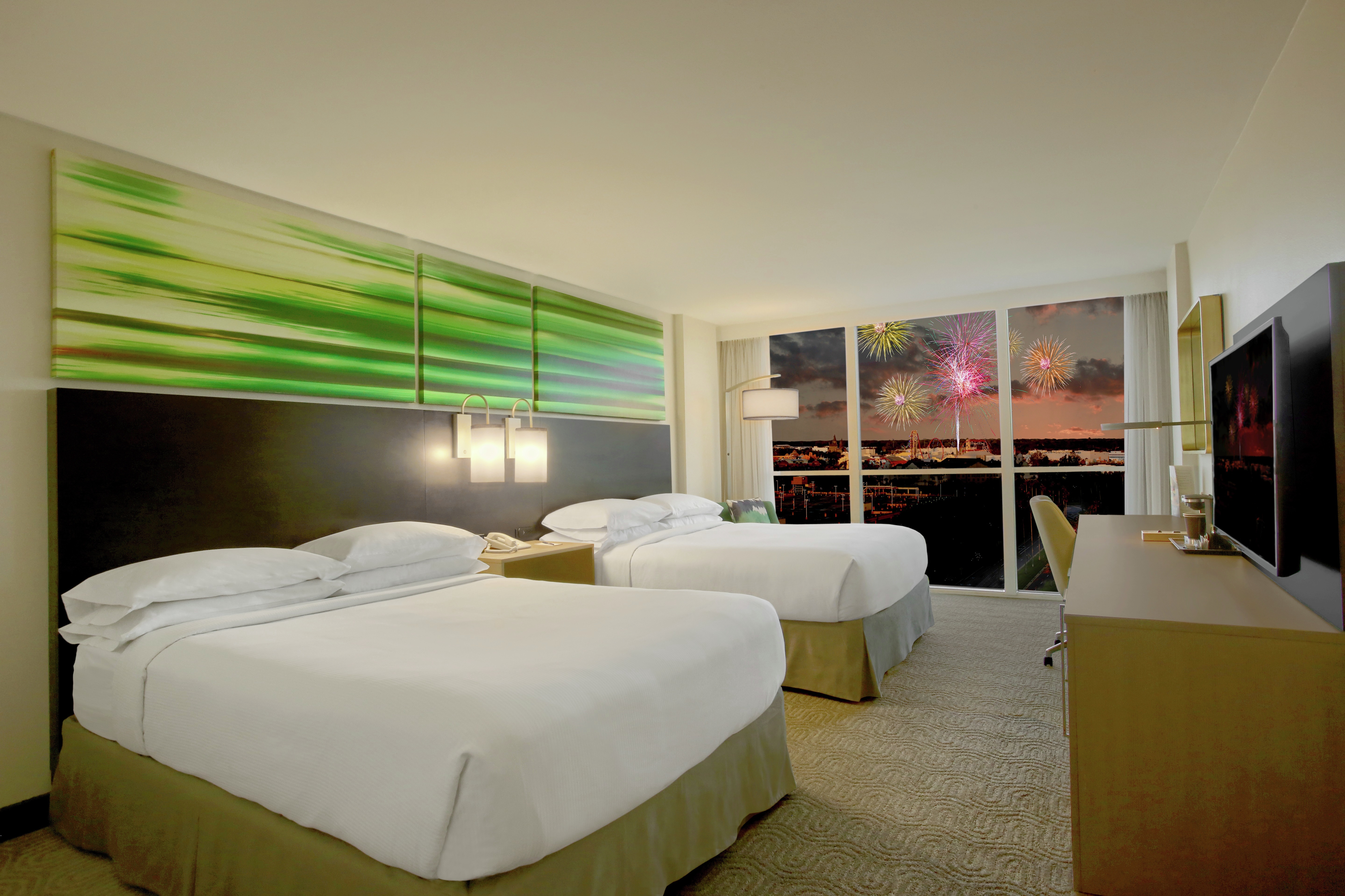 Double Queen Guestroom with Universal Night View