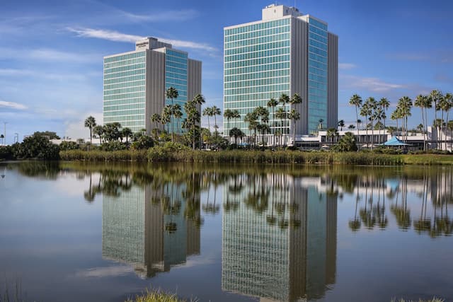 DoubleTree Hotel Towers with Lake View