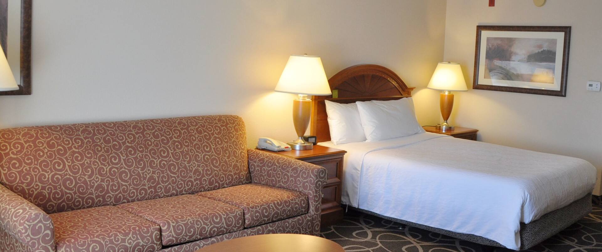 Queen Bed Hotel Guestroom