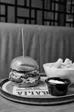 Platform270 餐廳及酒吧漢堡及薯條