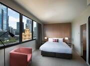KING GUEST ROOM PANORAMIC SKYLINE