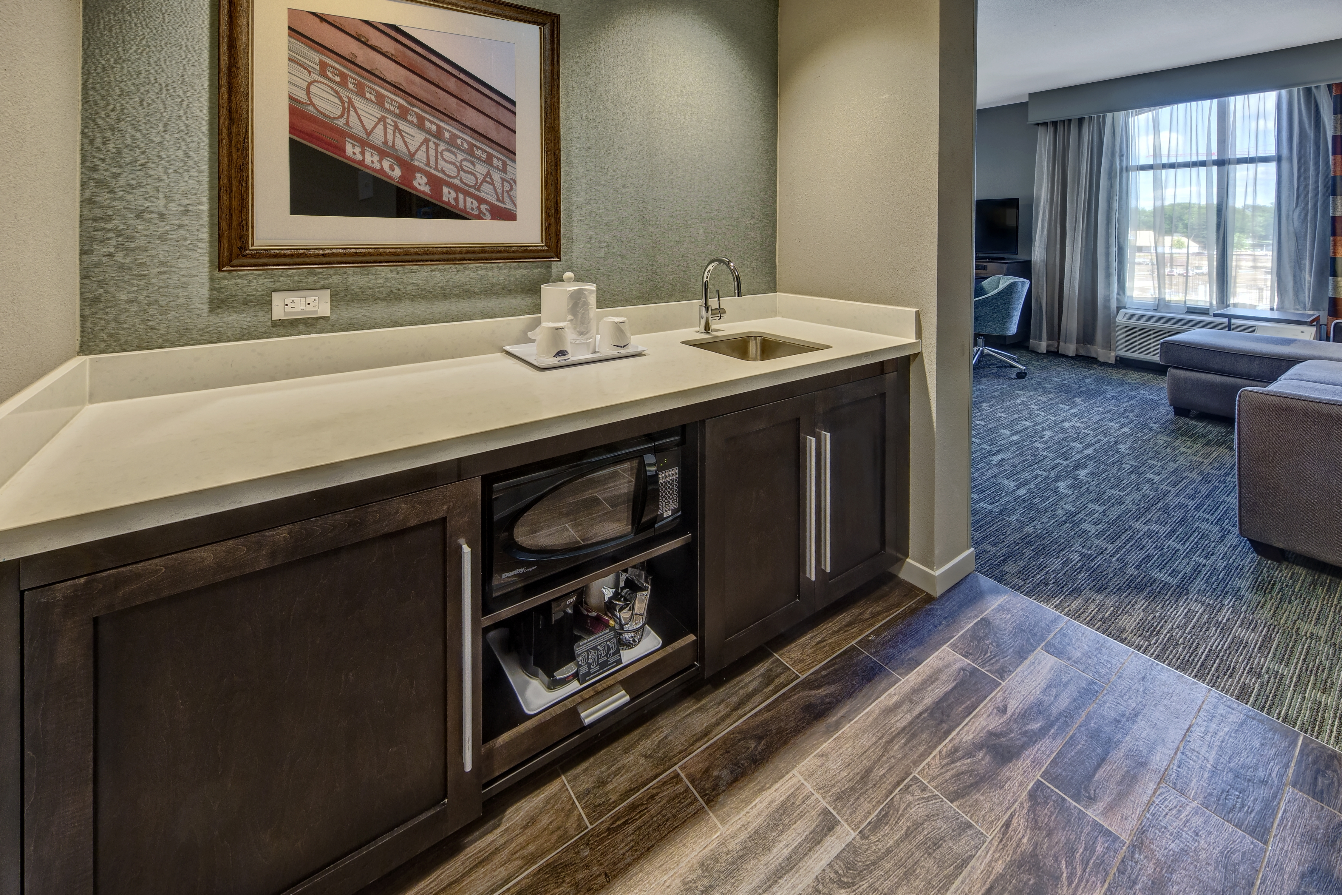 Wet Bar and Microwave in Guest Suite