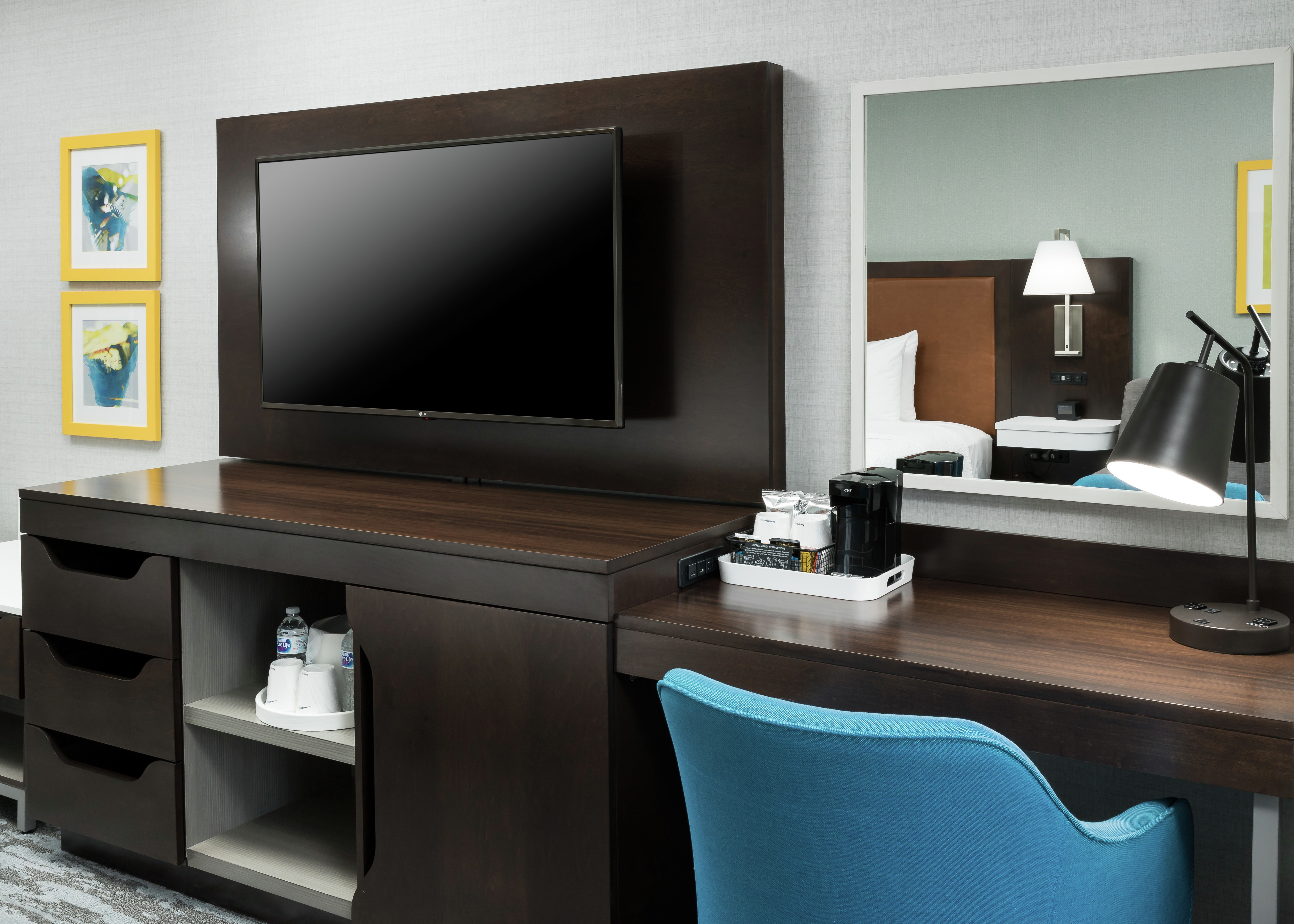 Single King Guestroom Work Desk and HDTV