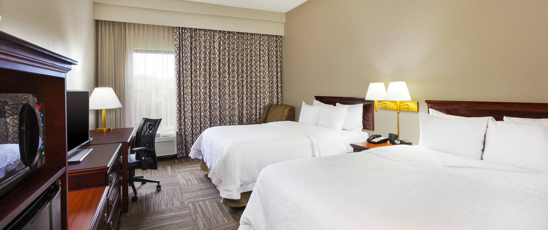 Hampton Inn Marietta Hotel, OH - Two Queen Beds Guest Room