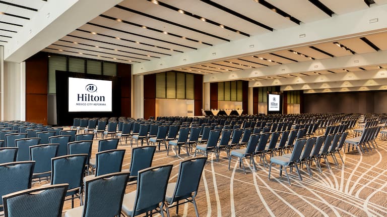 Spacious Large Conference Room with Two Projector Screens
