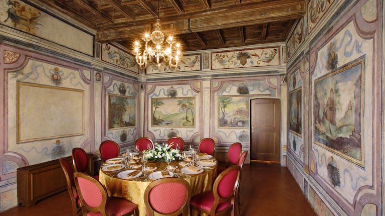 Porticato Nobile Meeting Room with Round Banquet Tables