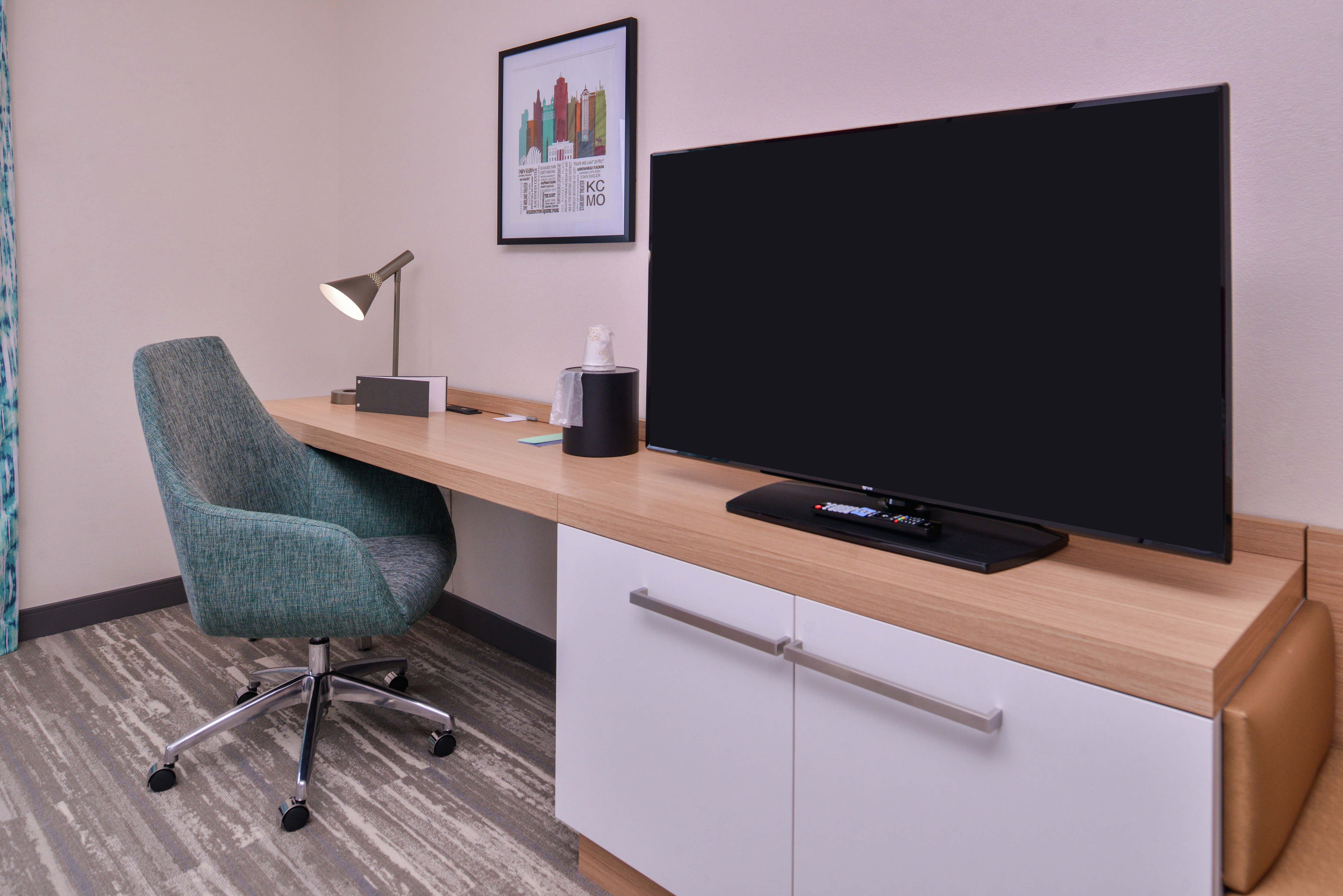 King Guestroom With Work Desk And TV