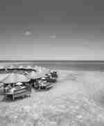 Изглед отвън към хотела