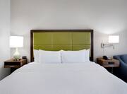 Hampton Inn Middletown Hotel, NY - King Bed and Nightstands with Lighting