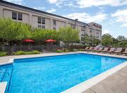 Hampton Inn Middletown Hotel, NY - Outdoor Swimming Pool and Lounge Chairs